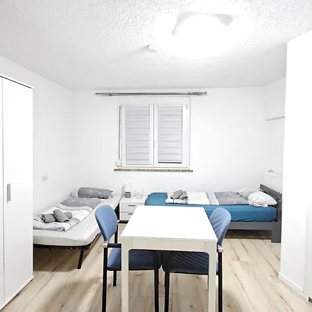 Wohnreich Zentral - 4og 3 - 1-zimmerwohnung * אולם