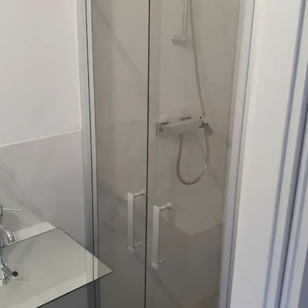 Wohnreich Zentral - 4og 3 - 1-zimmerwohnung דירה אולם